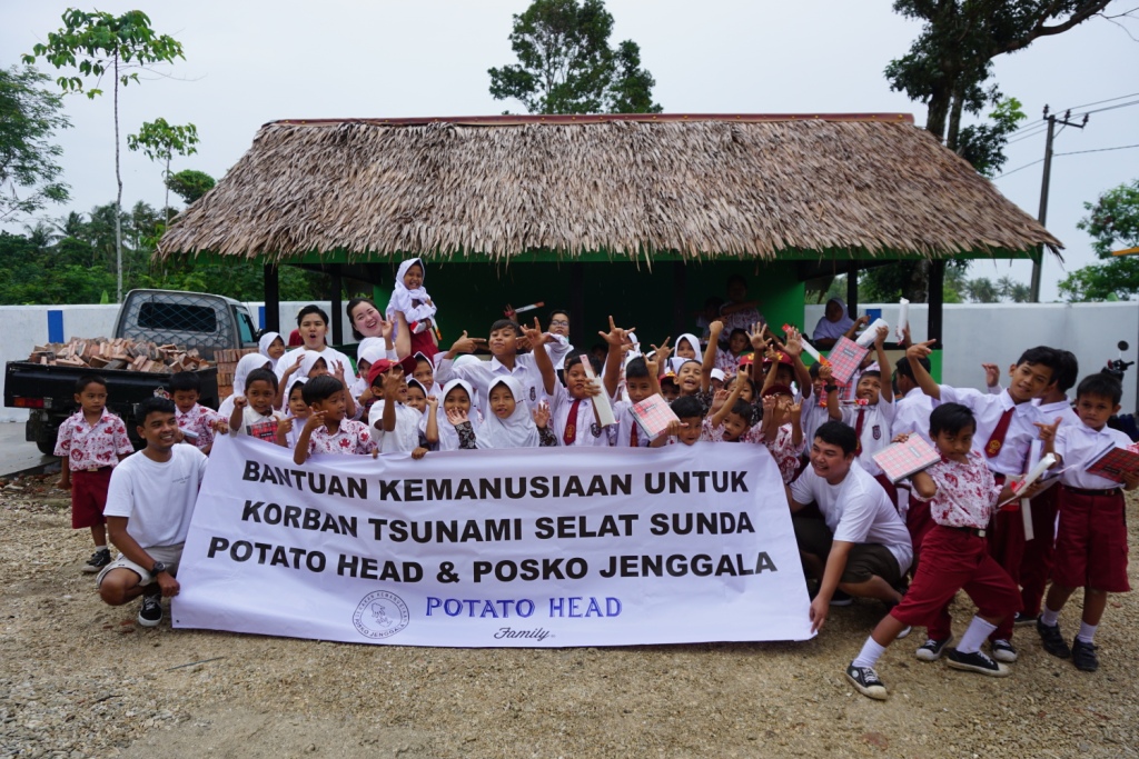 Posko Jenggala dan Potato Head Group bantu korban Tsunami Banten - Lampung